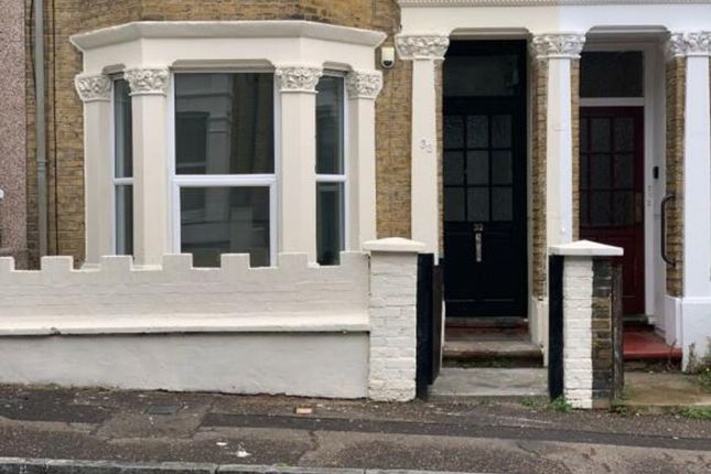 Thumbnail Flat to rent in Old Southend Road, Southend-On-Sea