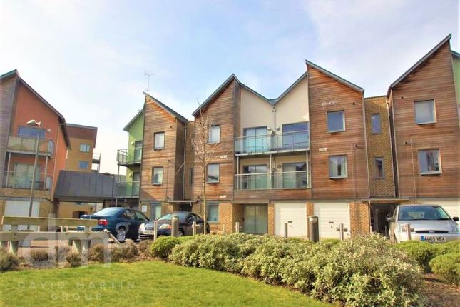 Thumbnail Flat to rent in Marine House, Quayside Drive, Colchester