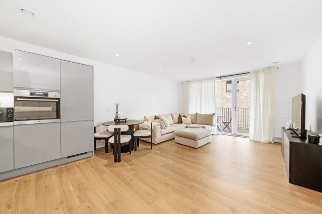 Flat 42, Gatesby House, 3 Hatcham Street, London photo 4