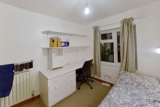 Room to rent in Kings Road, Guildford