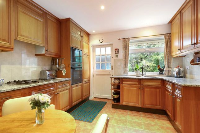 3, Willow Chase, Hazlemere photo 3