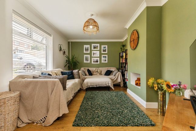 26, Redford Crescent, Somerset photo 4
