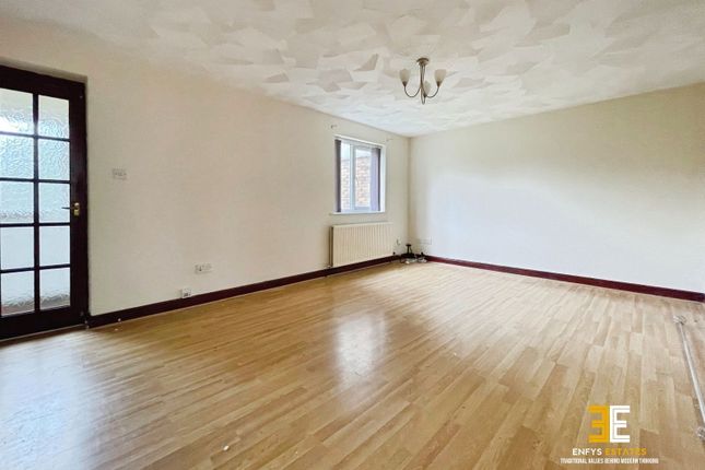 4, Llys Sambrook, Penmaenmawr photo 2