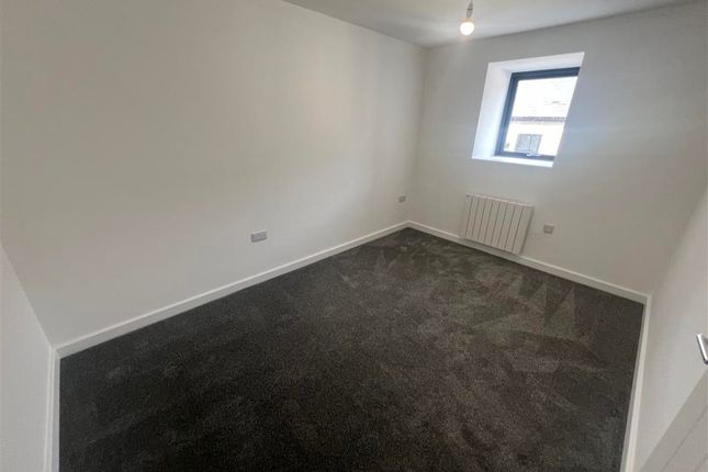 Flat to rent in 142 Horninglow Street, Burton On Trent