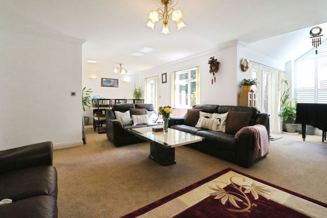 18, Cherry Avenue, Slough photo 4