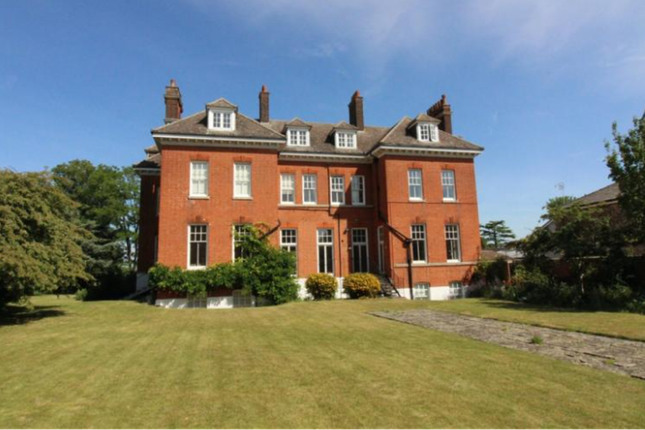 Flat to rent in Graham House, Newmarket, Suffolk