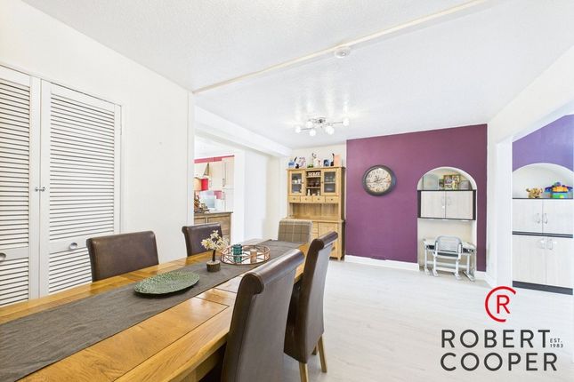 5, Lea Crescent, Ruislip photo 4