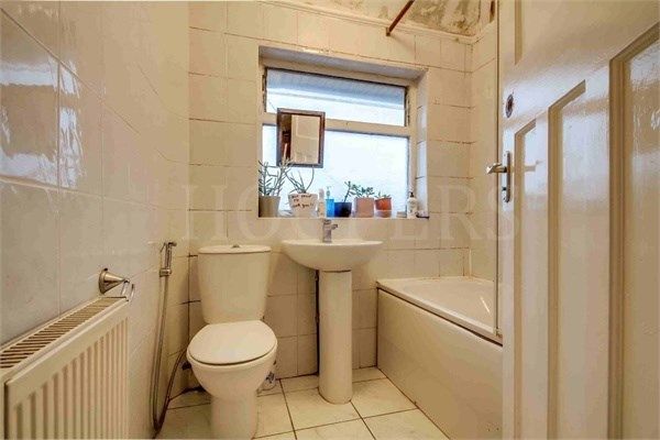 End terrace house for sale in Coles Green Road, London