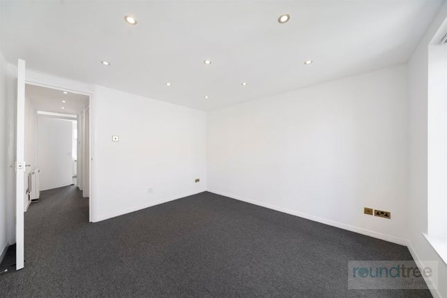Flat 12, Sovereign House, London photo 4