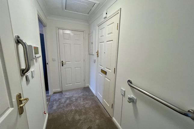 Flat 42, Santler Court, 207, Worcester Road, Malvern photo 5
