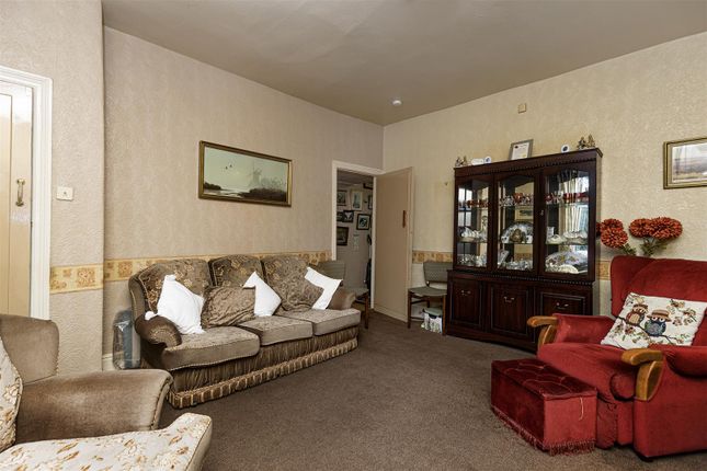 106, Upper Brow Road, Huddersfield photo 3