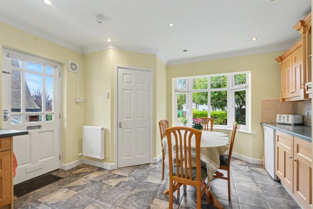 Sutton Passeys Crescent, Nottingham photo 3