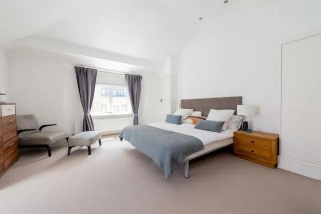 Flat to rent in Greville Road, London