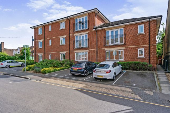 Flat for sale in Empress Road, Leagrave, Luton