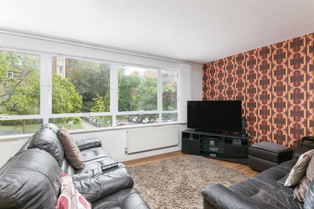 Flat 2, Raleigh Court, Lymer Avenue, LONDON photo 2