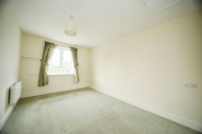 Property for sale in Lucas Gardens, Luton