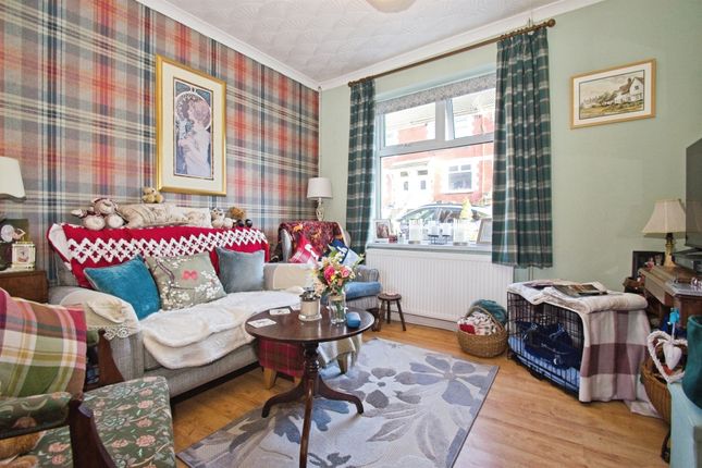 39, The Avenue, Bridgend photo 4