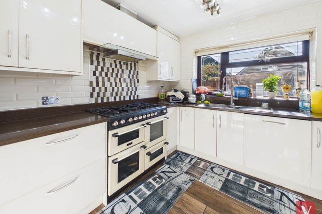 52, Vincent Road, Luton photo 3