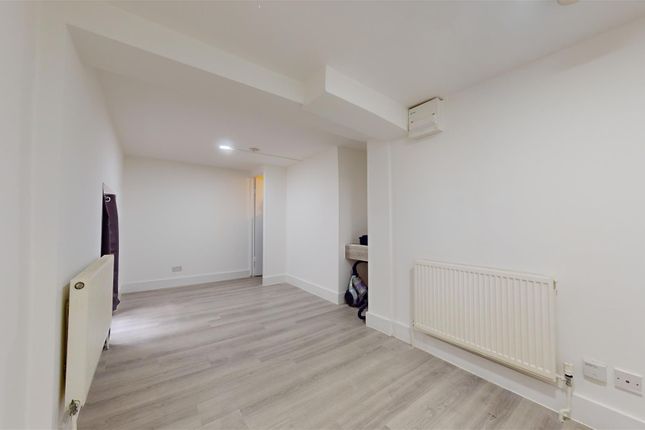 Flat 3, 72, Lancaster Road, Dollis Hill photo 3