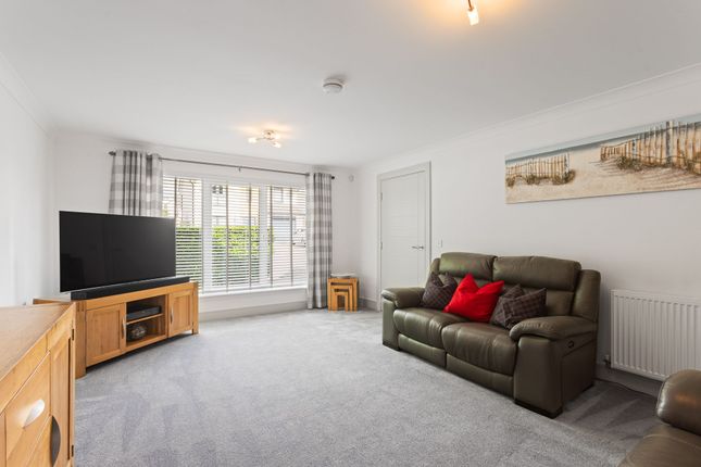 2 Cypress Court, Auchterarder photo 4