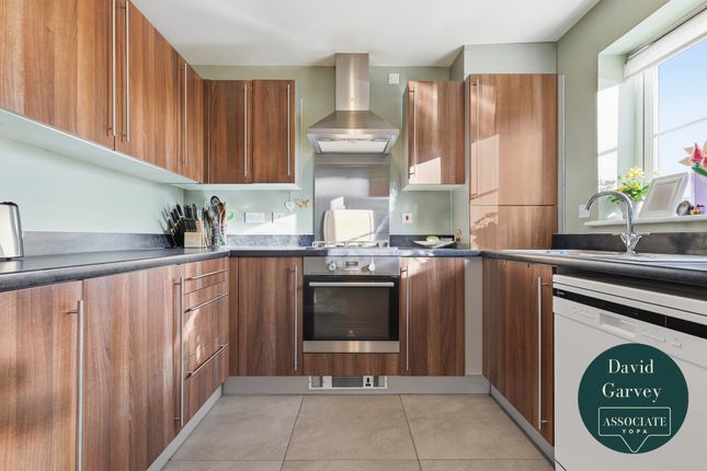 21, Appleby Drive, Romford photo 4