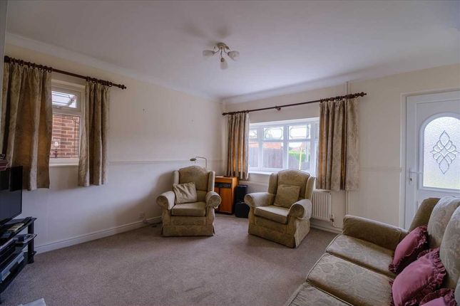 8, Ryehill Close, Isham photo 3