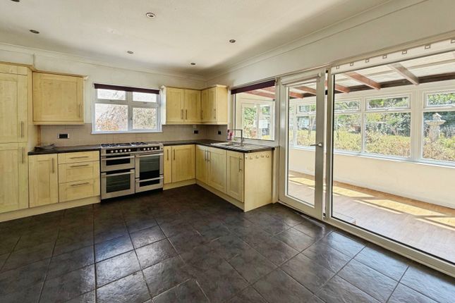 56 Osborne Parc, Helston, Cornwall photo 3