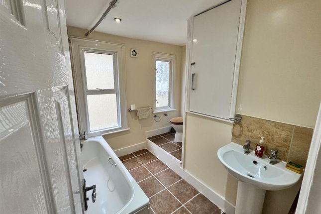 6, Byton Road, London photo 4