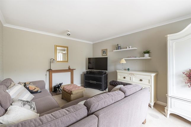 15, Barns Dene, Harpenden photo 3