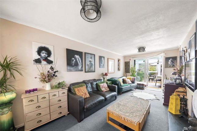 34, Sullivan Crescent, Uxbridge photo 4