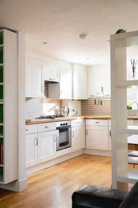 32 Digby Crescent, Flat 2, London photo 4