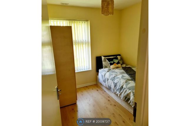 Thumbnail Room to rent in Pine Way, Egham