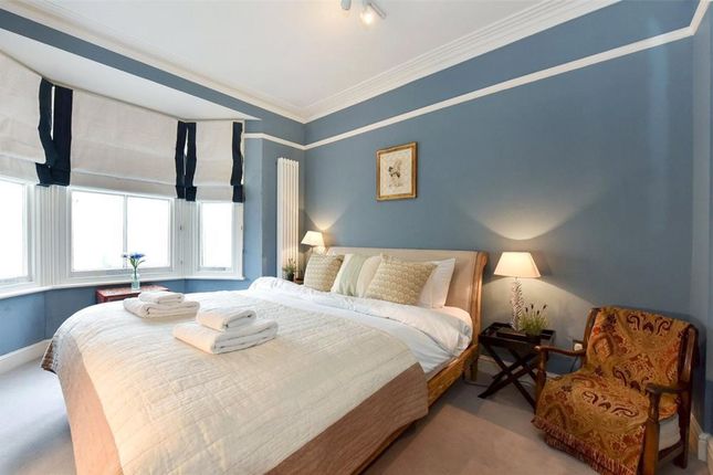 Ground Floor Flat, 23 Treadgold Street, London photo 4