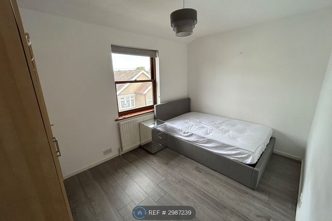 Woodbine Cottages, Rusham Road, Egham photo 5