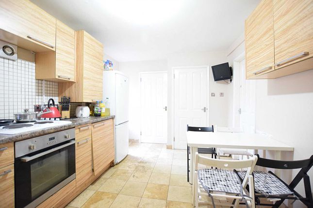 Room to rent in Cumberland Road, 3, Reading