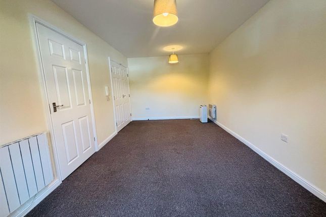 4, Whitehall Croft, Leeds photo 4