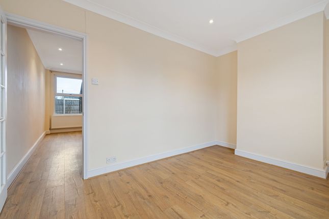 122 Worplesdon Road, Guildford photo 4
