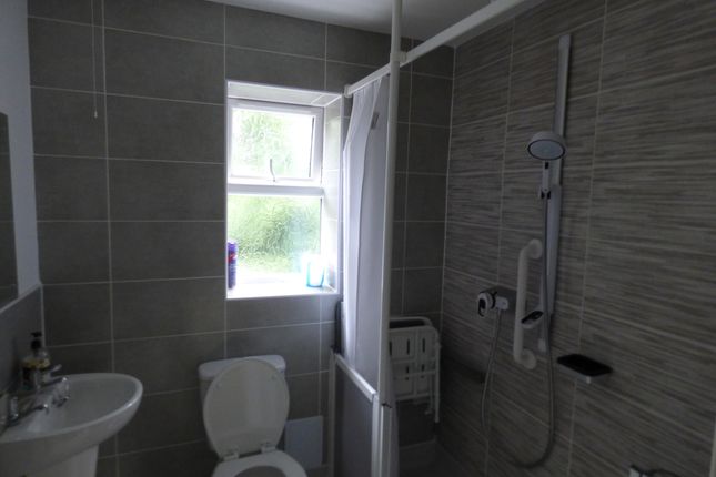 28, Winterfield Drive, Bolton photo 5