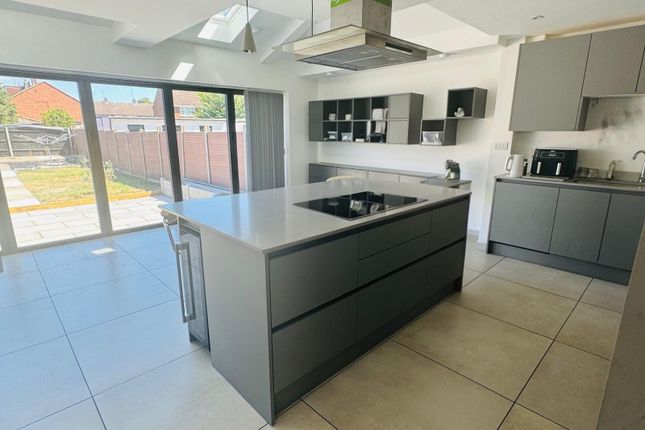 4 St Martins Road, West Drayton photo 2