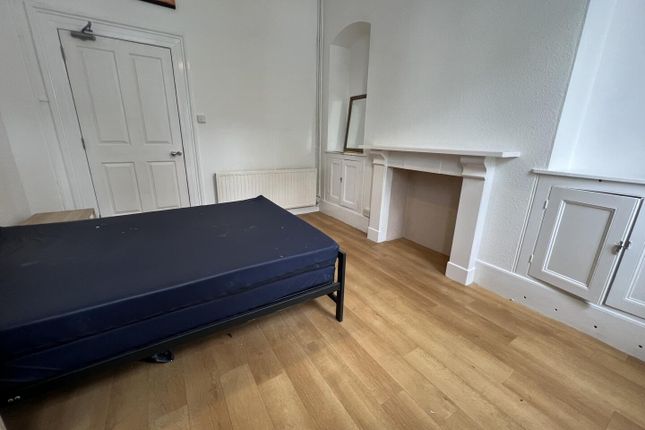 Room 1, St Malo, St Luke road, Torquay photo 3