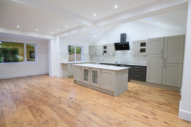 Elm Lodge, Kings Meadow Lane, Rushden photo 2