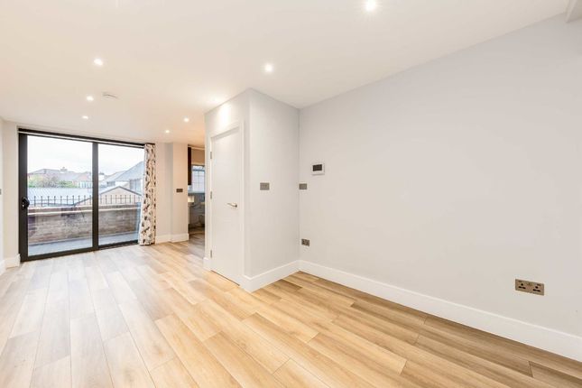 Thumbnail Flat to rent in Grand Parade, Upper Richmond Road West, London