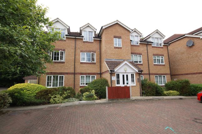 Thumbnail Flat for sale in Summers Lodge, Letchworth Garden City