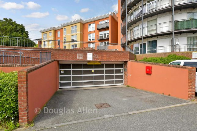 Memorial Heights, Monarch Way, Ilford photo 4