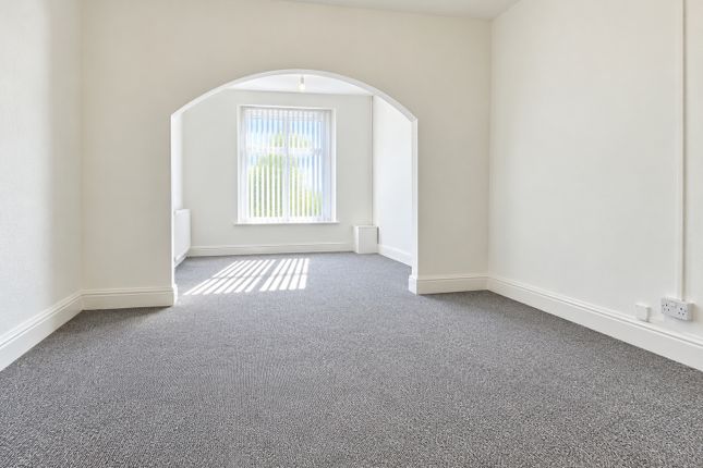 26 St Mary Street, Risca, Newport photo 2