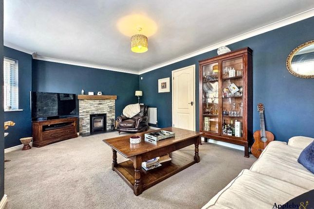 27, Acacia Close, Chippenham photo 3