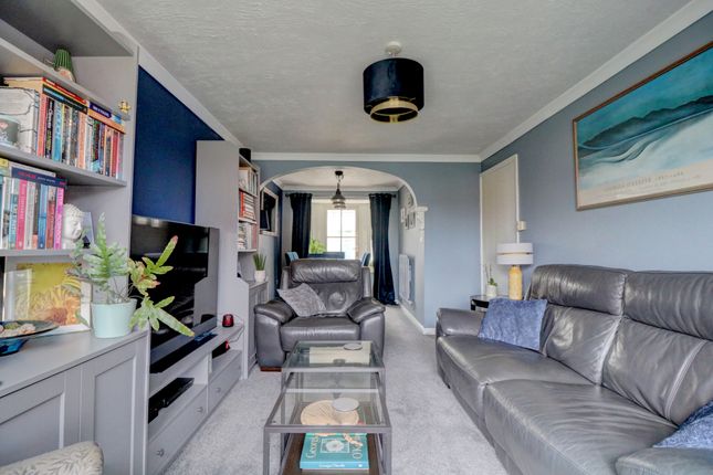 1, Siskin Close, Kennington, Ashford photo 4