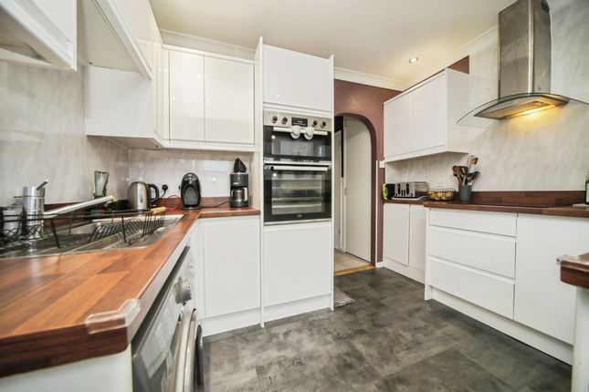 18, Maple Road, Stowmarket photo 4