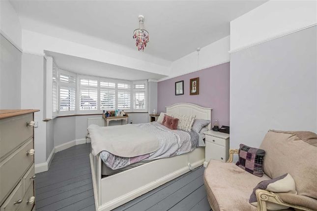 Terraced house to rent in Jevington Way, London