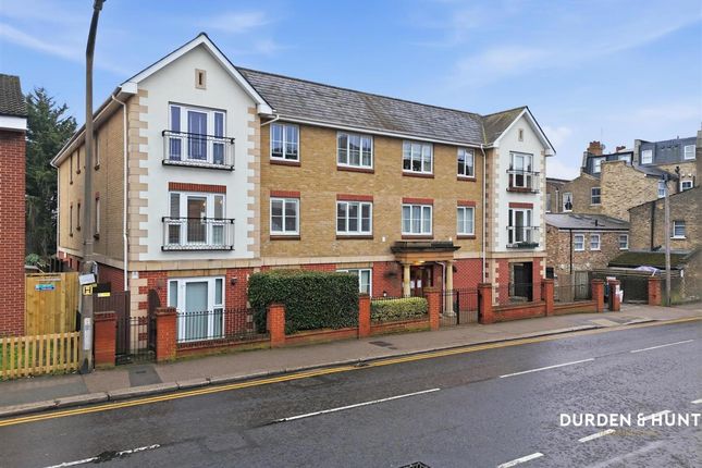 2-bed flat on Flat 4, Pegasus Court Victoria Road, Buckhurst Hill, £350,000